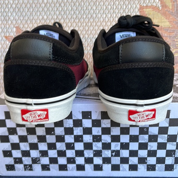 Vans WMNS Skate Chukka Low 
Port/Black
VN0A4BX402Y
Sneakers - athletic shoes - Picture 14 of 16